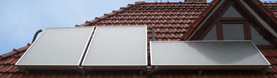 Solární panely na rodinném domě v Louce